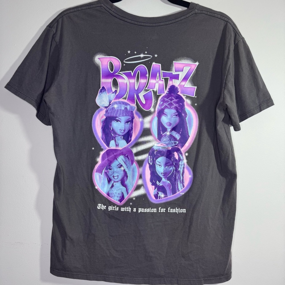 Bratz Graphic Tee Shirt Women Large Y2K Purple Goth Fashion Doll Top